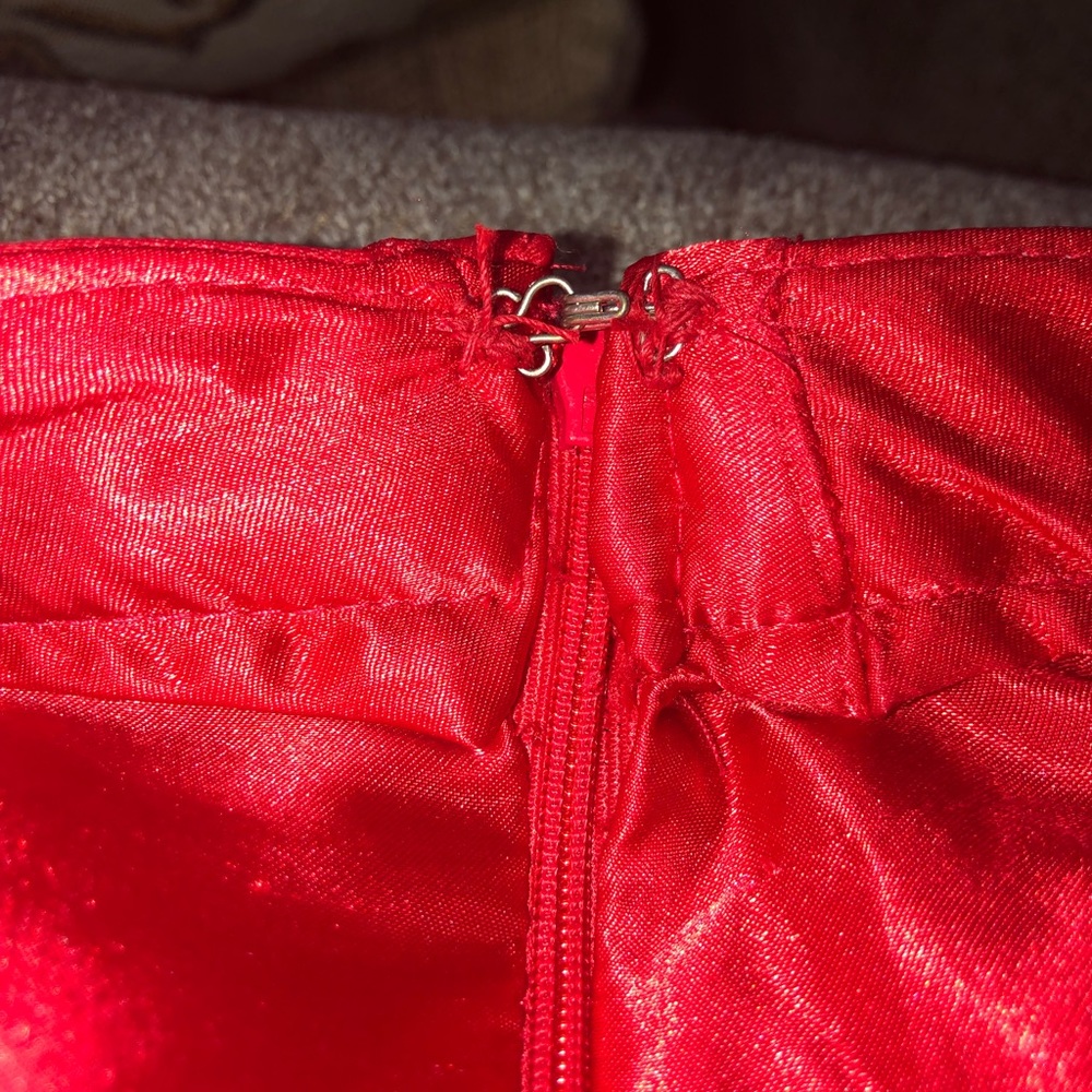 Red and black off the shoulder two piece dress - Picture 4 of 5